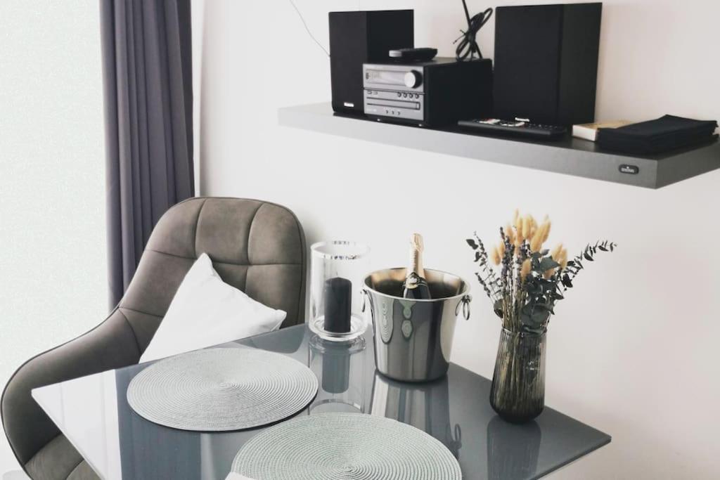 Hh 03 By Rockchair - Superhost Status - Modernes Apartment Mit Sonnigem Balkon & Premium Boxspringbetten In Winterhude - Hamburg Top Geheimtipp Exterior photo